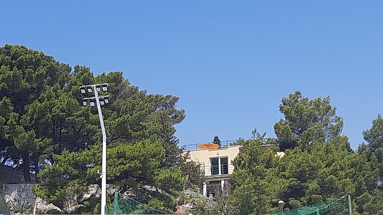 Old Captain'S Apartments - In A Pine Wood By The Sea And Tennis Courts Split Exterior photo