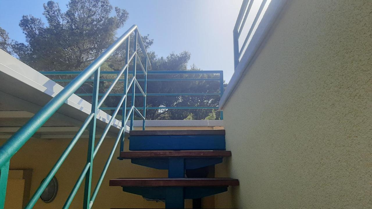 Old Captain'S Apartments - In A Pine Wood By The Sea And Tennis Courts Split Exterior photo