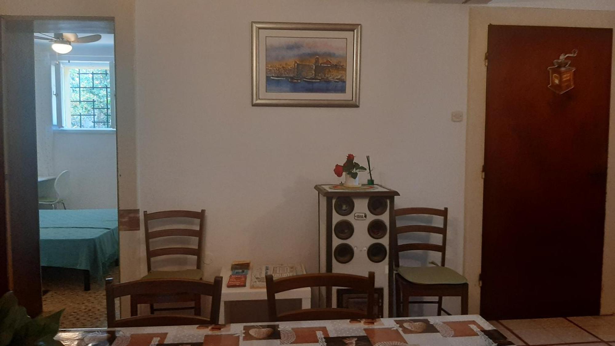 Old Captain'S Apartments - In A Pine Wood By The Sea And Tennis Courts Split Room photo
